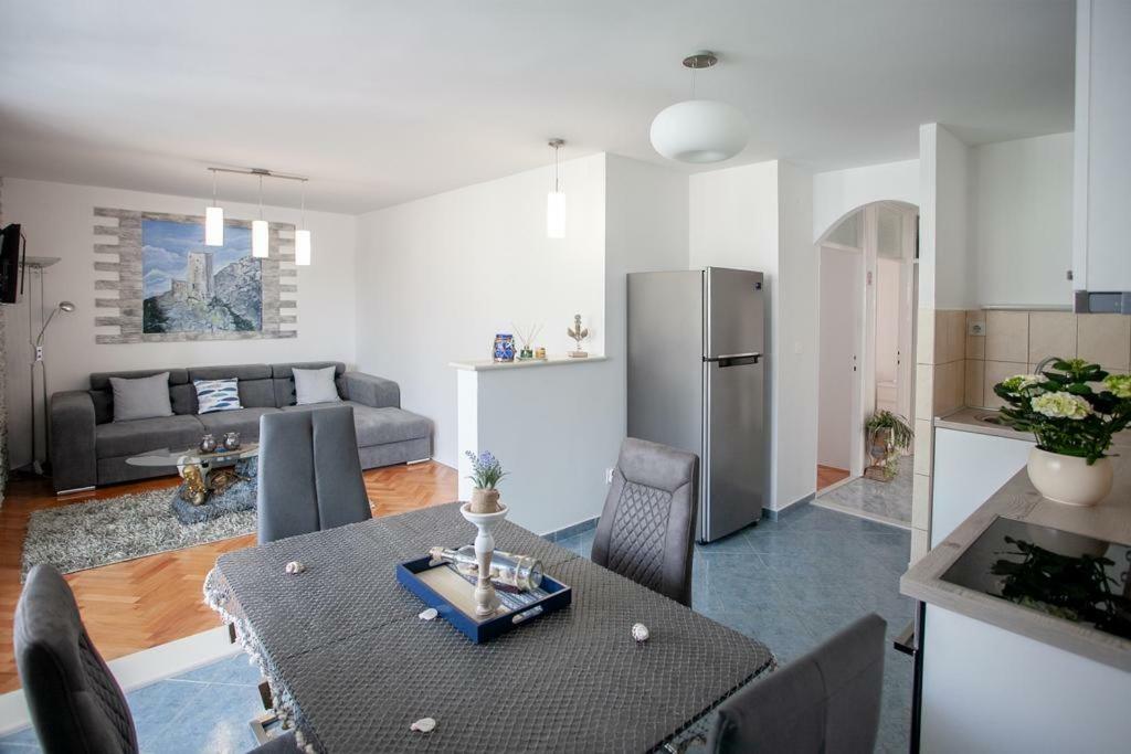 Newly Renovated Apartment "Marin" In The Center! Omiš Εξωτερικό φωτογραφία