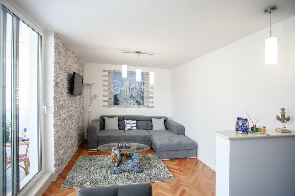 Newly Renovated Apartment "Marin" In The Center! Omiš Εξωτερικό φωτογραφία